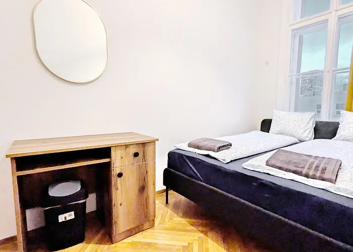 Spacious - 15 Min From Airport & Center, 5 Min From Main-bus Station Ez7 Відень