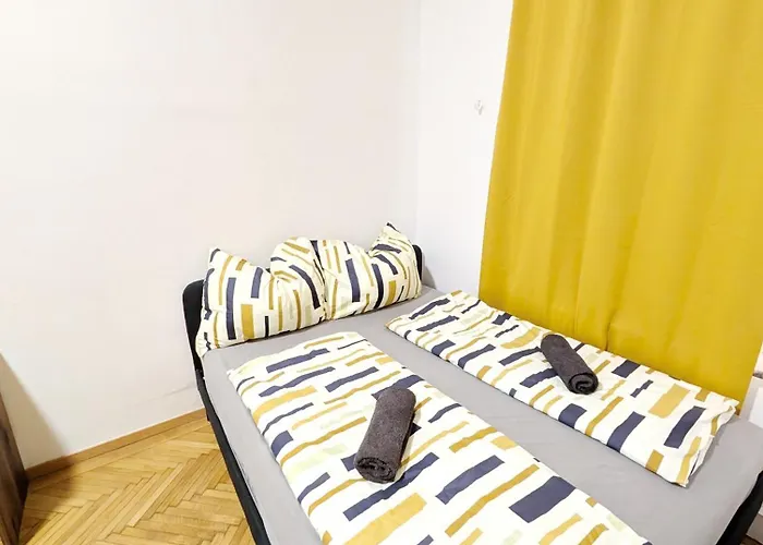 Spacious - 15 Min From Airport & Center, 5 Min From Main-bus Station Ez7 *