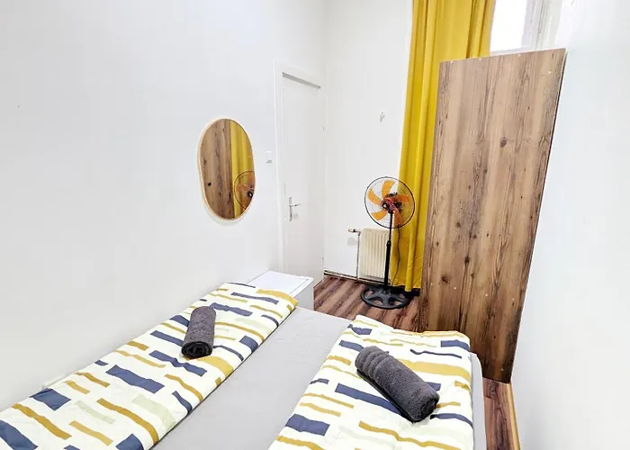 Проживання в сім'ї Spacious - 15 Min From Airport & Center, 5 Min From Main-bus Station Ez7