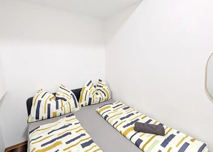 Spacious - 15 Min From Airport & Center, 5 Min From Main-bus Station Ez7 Проживання в сім'ї