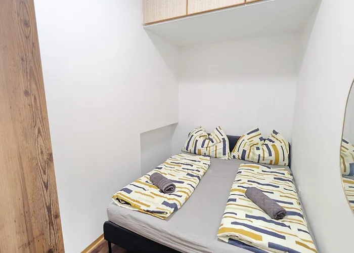 Spacious - 15 Min From Airport & Center, 5 Min From Main-bus Station Ez7 Проживання в сім'ї *