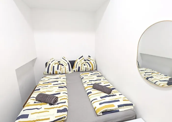 Spacious - 15 Min From Airport & Center, 5 Min From Main-bus Station Ez7 Відень