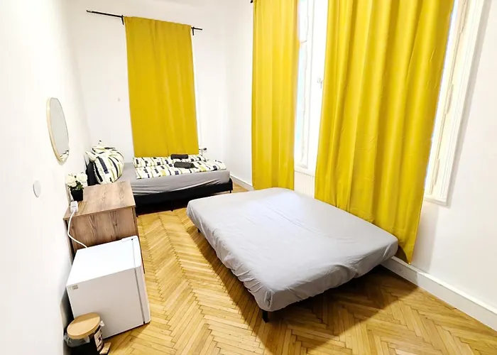 Spacious - 15 Min From Airport & Center, 5 Min From Main-bus Station Ez7 Проживання в сім'ї